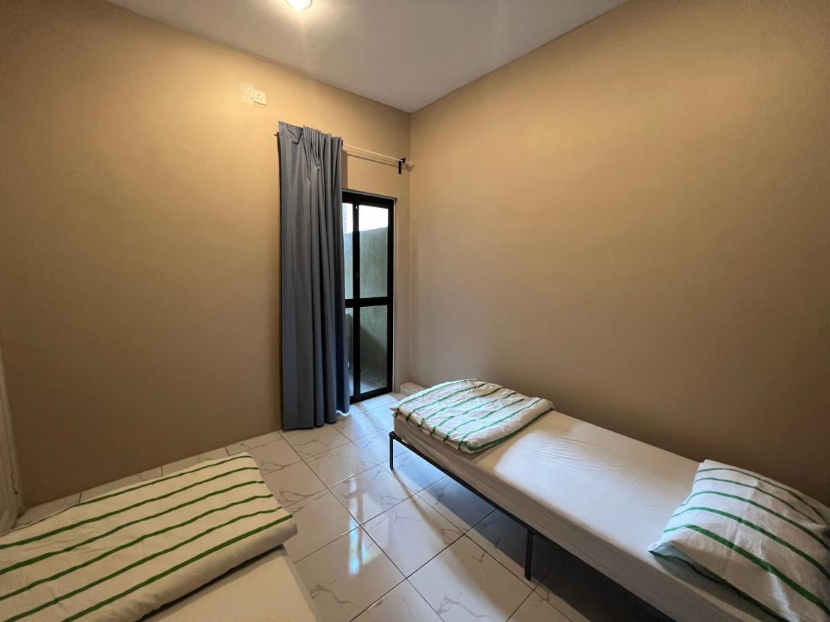 Theatbas Homestay 17 In Seri Iskandar Perak 3 Bedroom Bota Exterior photo